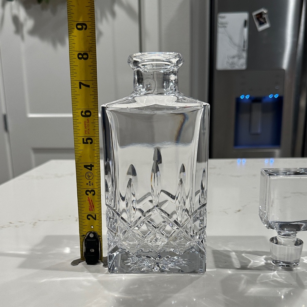 Elegant Waterford Crystal Decanter with Solid Cube Stopper - Picture 12 of 14